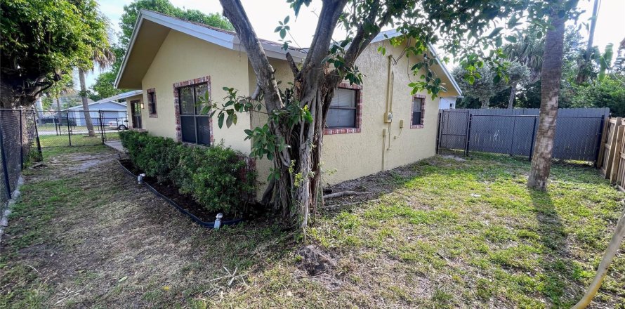 House in Fort Lauderdale, Florida 3 bedrooms, 119.29 sq.m. № 1177361