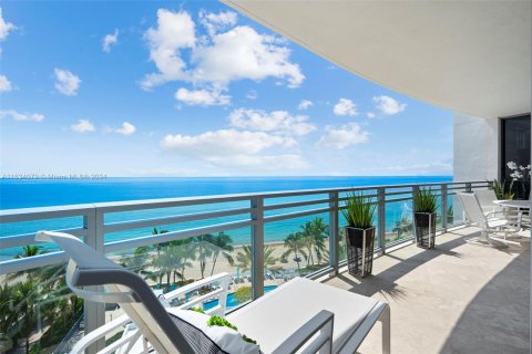 Condo in Hollywood, Florida, 3 bedrooms  № 1294508 - photo 15