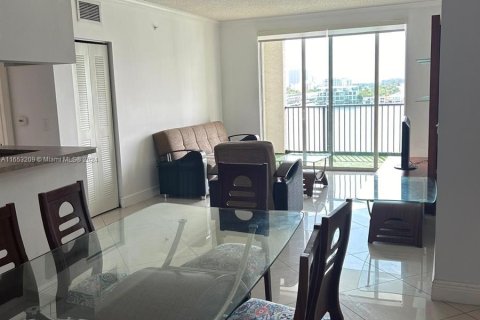 Condo in Sunny Isles Beach, Florida, 2 bedrooms  № 1347973 - photo 4