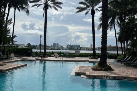 Condo in Sunny Isles Beach, Florida, 2 bedrooms  № 1347973 - photo 23