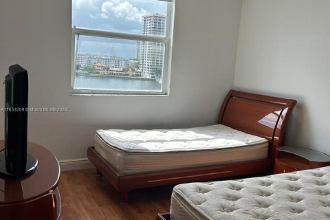 Condo in Sunny Isles Beach, Florida, 2 bedrooms  № 1347973 - photo 15