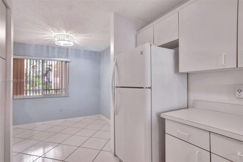 Copropriété à vendre à Tamarac, Floride: 2 chambres, 113.25 m2 № 1347972 - photo 18