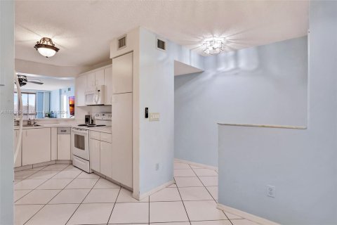 Copropriété à vendre à Tamarac, Floride: 2 chambres, 113.25 m2 № 1347972 - photo 6