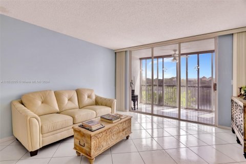 Condo in Tamarac, Florida, 2 bedrooms  № 1347972 - photo 11