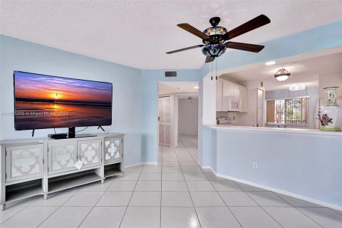 Copropriété à vendre à Tamarac, Floride: 2 chambres, 113.25 m2 № 1347972 - photo 4