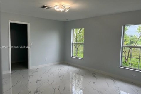 Casa en venta en Cape Coral, Florida, 3 dormitorios, 166.57 m2 № 681702 - foto 9
