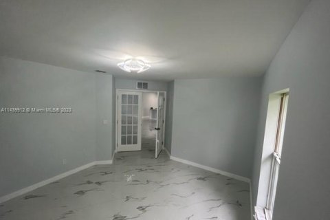 Casa en venta en Cape Coral, Florida, 3 dormitorios, 166.57 m2 № 681702 - foto 8