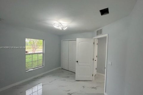 Villa ou maison à vendre à Cape Coral, Floride: 3 chambres, 166.57 m2 № 681702 - photo 6