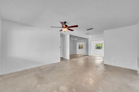 Villa ou maison à vendre à Margate, Floride: 2 chambres, 139.35 m2 № 1139356 - photo 10