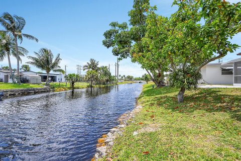 House in Margate, Florida 2 bedrooms, 139.35 sq.m. № 1139356 - photo 15