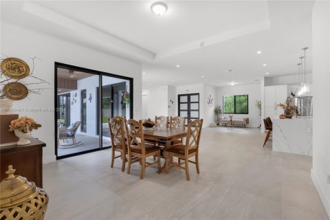 Casa en venta en Miami, Florida, 5 dormitorios, 258.64 m2 № 1380304 - foto 23