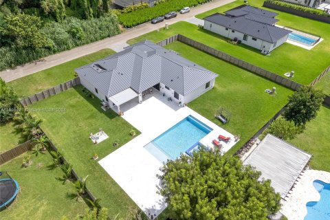 Villa ou maison à vendre à Miami, Floride: 5 chambres, 258.64 m2 № 1380304 - photo 3