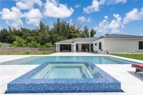 Villa ou maison à vendre à Miami, Floride: 5 chambres, 258.64 m2 № 1380304 - photo 4