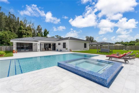 Villa ou maison à vendre à Miami, Floride: 5 chambres, 258.64 m2 № 1380304 - photo 5