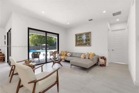 Casa en venta en Miami, Florida, 5 dormitorios, 258.64 m2 № 1380304 - foto 18