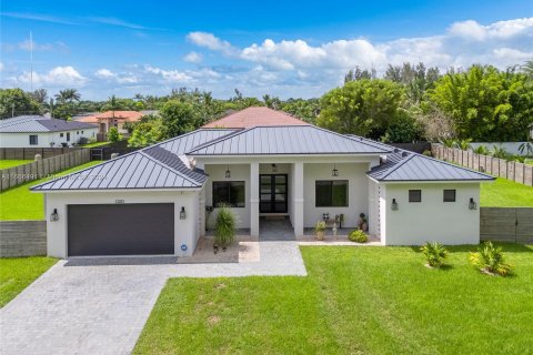 Villa ou maison à vendre à Miami, Floride: 5 chambres, 258.64 m2 № 1380304 - photo 1