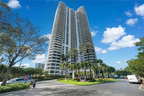 Condominio en venta en Aventura, Florida, 2 dormitorios, 125.7 m2 № 1380389 - foto 1