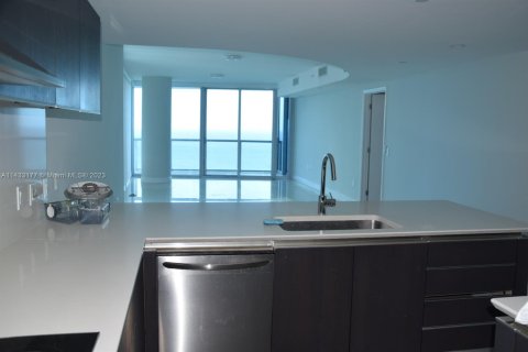 Condo in Sunny Isles Beach, Florida, 4 bedrooms  № 658444 - photo 19