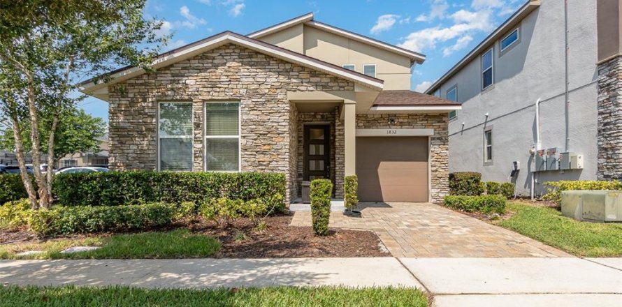 House in SOLARA RESORT in Kissimmee, Florida 4 bedrooms, 239.69 sq.m. № 1315183