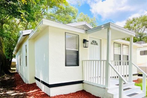 House in Tampa, Florida 3 bedrooms, 101.08 sq.m. № 1372314 - photo 2