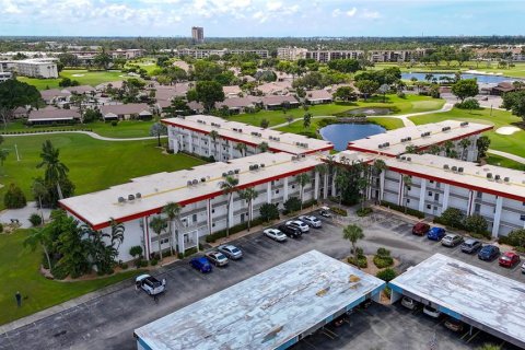 Copropriété à vendre à Fort Myers, Floride: 1 chambre, 75.34 m2 № 1372310 - photo 2