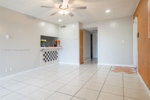 Copropriété à vendre à Lauderhill, Floride: 2 chambres, 106.84 m2 № 1378835 - photo 4