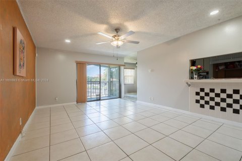 Copropriété à vendre à Lauderhill, Floride: 2 chambres, 106.84 m2 № 1378835 - photo 5