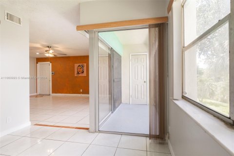 Copropriété à vendre à Lauderhill, Floride: 2 chambres, 106.84 m2 № 1378835 - photo 17