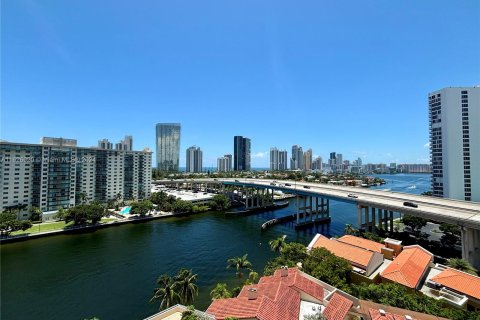 Condo in Aventura, Florida, 2 bedrooms  № 1280868 - photo 1