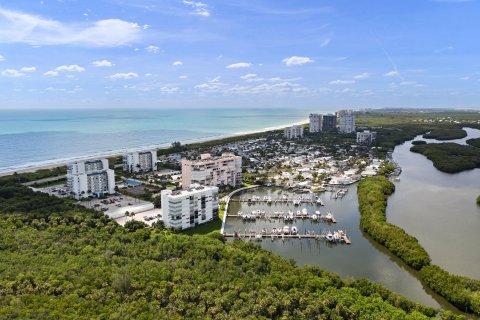 Condo in Hutchinson Island South, Florida, 2 bedrooms  № 992118 - photo 13