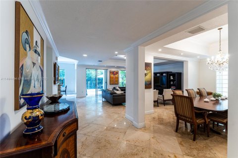 Villa ou maison à vendre à Aventura, Floride: 4 chambres, 273.97 m2 № 876257 - photo 7