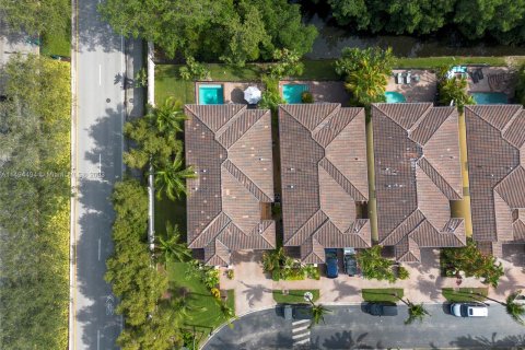 Villa ou maison à vendre à Aventura, Floride: 4 chambres, 273.97 m2 № 876257 - photo 1