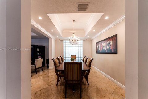 Villa ou maison à vendre à Aventura, Floride: 4 chambres, 273.97 m2 № 876257 - photo 8