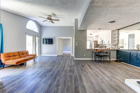 Duplex à vendre à Orlando, Floride: 3 chambres, 121.89 m2 № 1115635 - photo 3