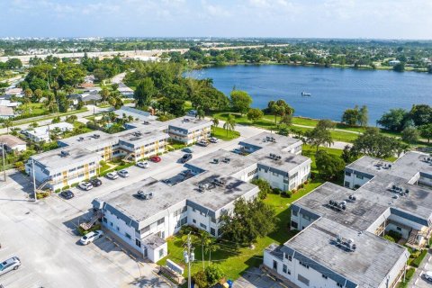 Condominio en venta en Lake Worth, Florida, 1 dormitorio, 56.86 m2 № 747078 - foto 4