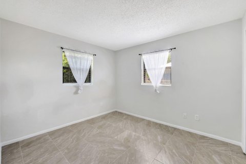 Immobilier commercial à vendre à Stuart, Floride: 156.63 m2 № 1097725 - photo 7