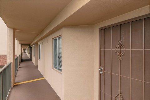 Condo in Pembroke Pines, Florida, 2 bedrooms  № 1135351 - photo 1