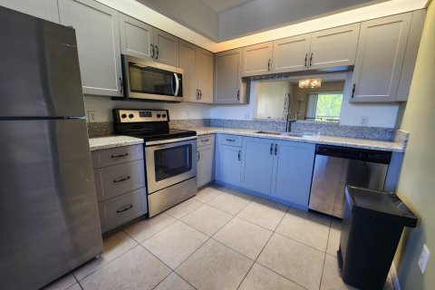 Condo in Pembroke Pines, Florida, 2 bedrooms  № 1135351 - photo 10