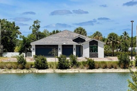 House in Palm City, Florida 4 bedrooms, 263.56 sq.m. № 1014261 - photo 3