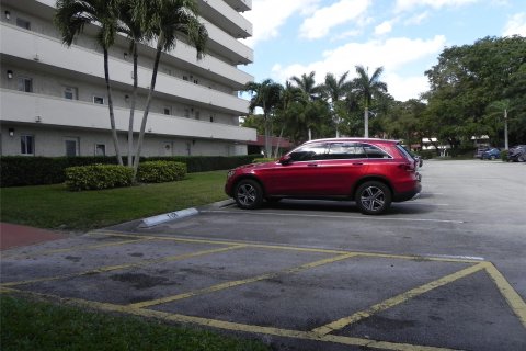 Condo in Pembroke Pines, Florida, 1 bedroom  № 1014319 - photo 30