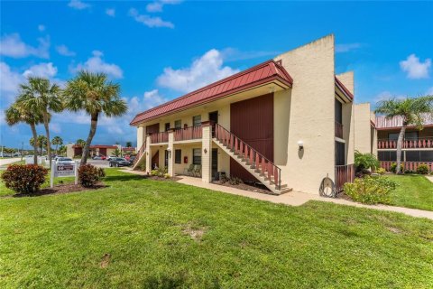 Condo in Rotonda, Florida, 1 bedroom  № 1351469 - photo 9