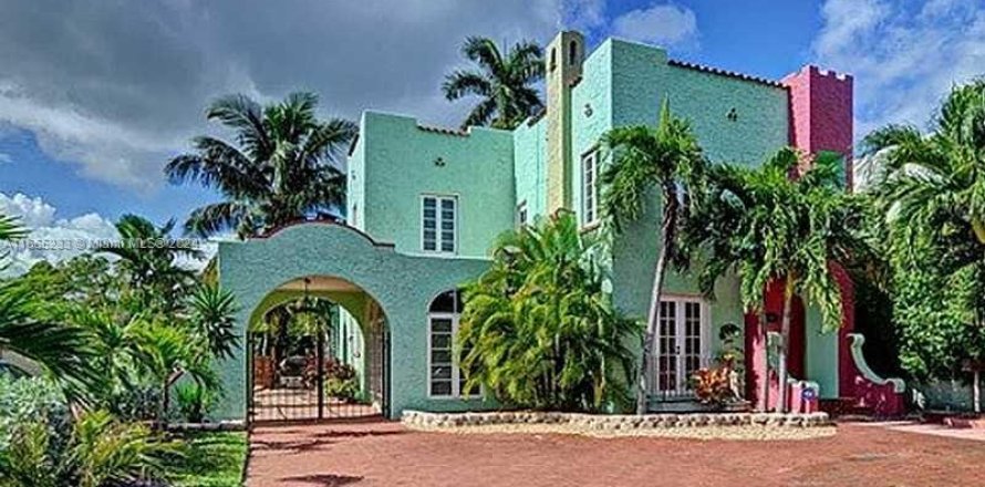 Villa ou maison à Miami Beach, Floride 6 chambres, 267.65 m2 № 1377477