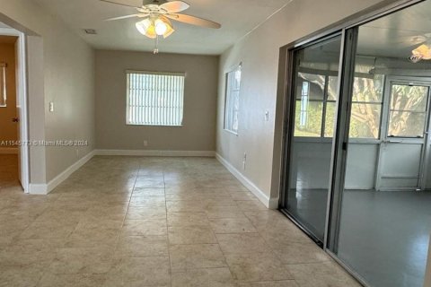 House in Boynton Beach, Florida 2 bedrooms, 150.87 sq.m. № 1377478 - photo 6