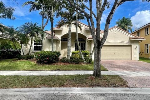 Villa ou maison à louer à Weston, Floride: 4 chambres, 256.78 m2 № 1377476 - photo 1