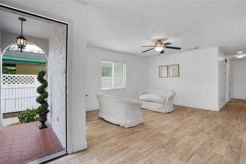 Casa en venta en Tampa, Florida, 3 dormitorios, 136.38 m2 № 637042 - foto 4