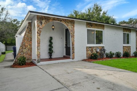 Casa en venta en Tampa, Florida, 3 dormitorios, 136.38 m2 № 637042 - foto 1