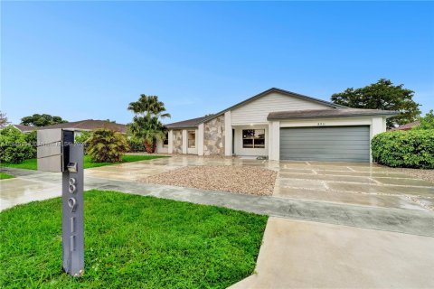 Villa ou maison à vendre à Tamarac, Floride: 3 chambres, 149.29 m2 № 1389557 - photo 1