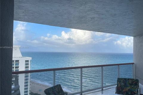 Condo in Miami Beach, Florida, 2 bedrooms  № 1389536 - photo 14