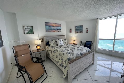 Condo in Miami Beach, Florida, 2 bedrooms  № 1389536 - photo 10