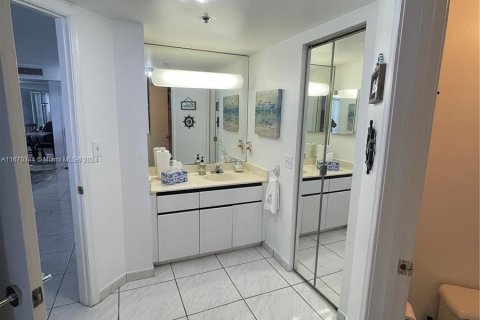 Copropriété à vendre à Miami Beach, Floride: 2 chambres, 105.91 m2 № 1389536 - photo 18